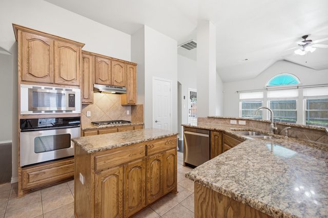10 Saddlewood Court, Mansfield, TX 76063