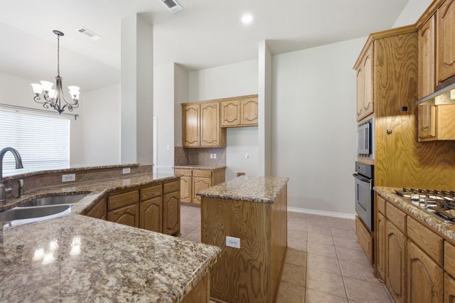 10 Saddlewood Court, Mansfield, TX 76063