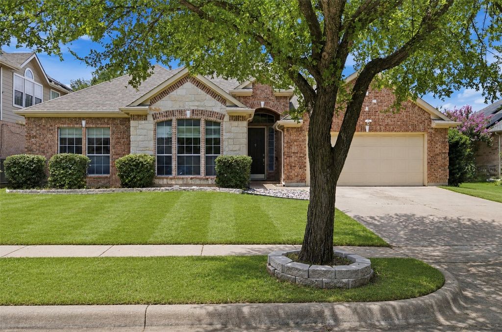 10 Saddlewood Court, Mansfield, TX 76063