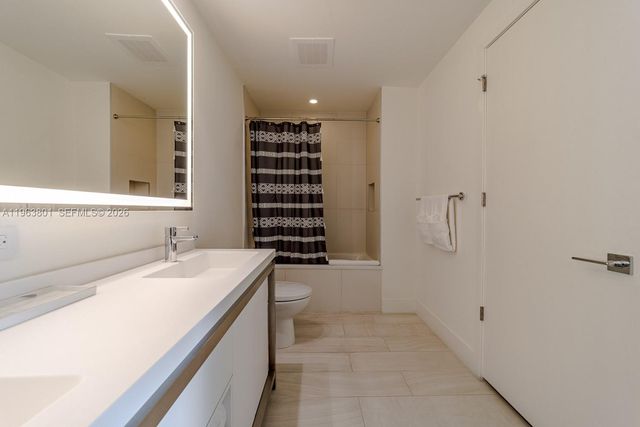 2000 Metropica Way 806, Sunrise, FL 33323