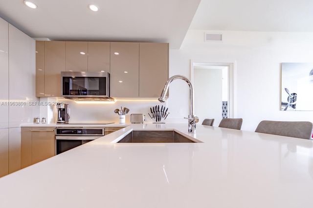 2000 Metropica Way 806, Sunrise, FL 33323