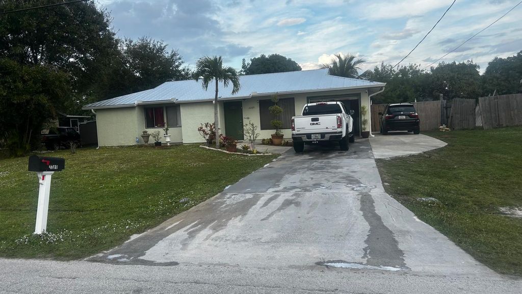 2289 SE Seamist Street, Port St Lucie, FL 34952