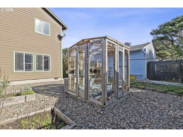 333 Nw 58TH St, Newport, OR 97365