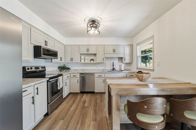 1206 S 16th Avenue W, Newton, IA 50208