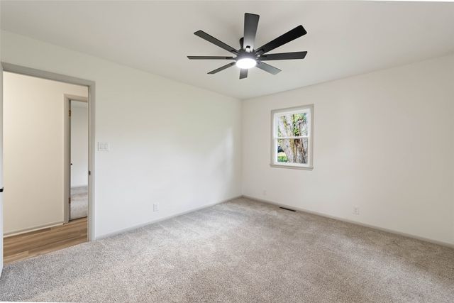 1206 S 16th Avenue W, Newton, IA 50208