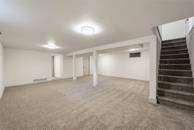 1206 S 16th Avenue W, Newton, IA 50208