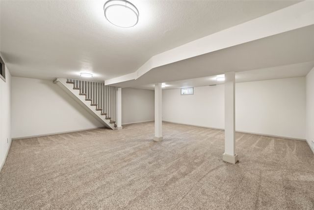 1206 S 16th Avenue W, Newton, IA 50208