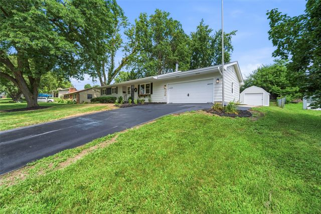 1206 S 16th Avenue W, Newton, IA 50208