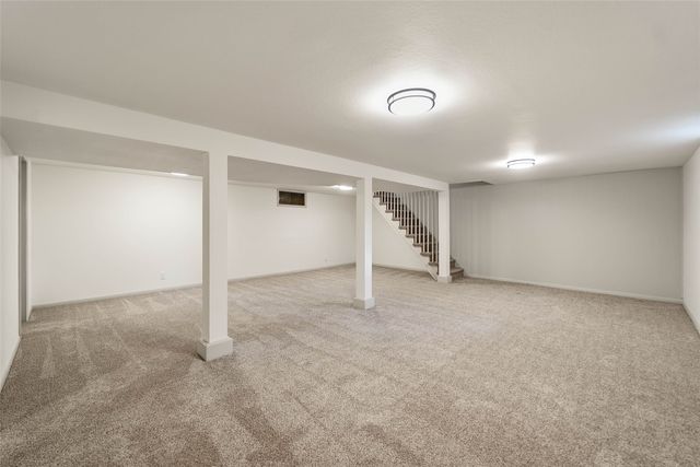 1206 S 16th Avenue W, Newton, IA 50208