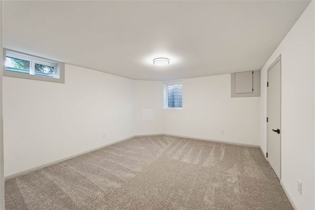 1206 S 16th Avenue W, Newton, IA 50208