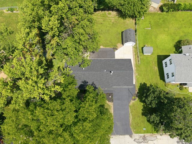 1206 S 16th Avenue W, Newton, IA 50208