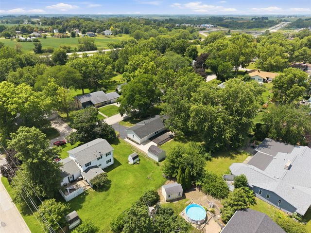 1206 S 16th Avenue W, Newton, IA 50208