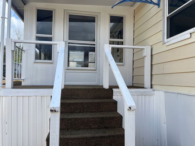 29 Presidents Way, Carver, MA 02330