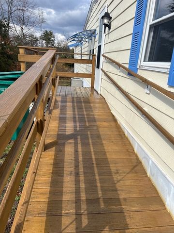 29 Presidents Way, Carver, MA 02330