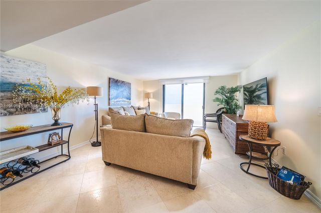 1621 Collins Ave 802, Miami Beach, FL 33139