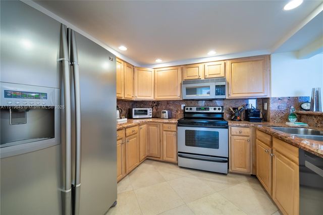 1621 Collins Ave 802, Miami Beach, FL 33139