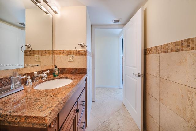 1621 Collins Ave 802, Miami Beach, FL 33139