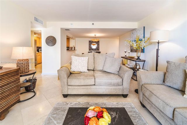 1621 Collins Ave 802, Miami Beach, FL 33139