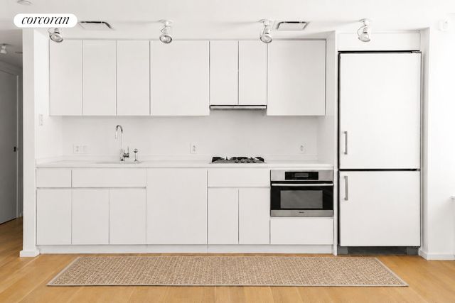 425 W 53rd St Apt 603, New York City, NY 10019