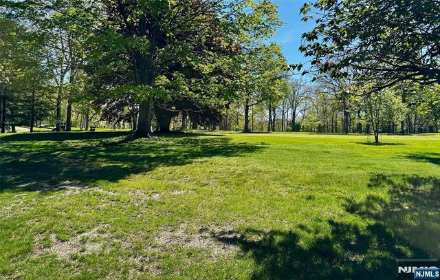 28 Old Fourth Drive, Jefferson Township, NJ 07438