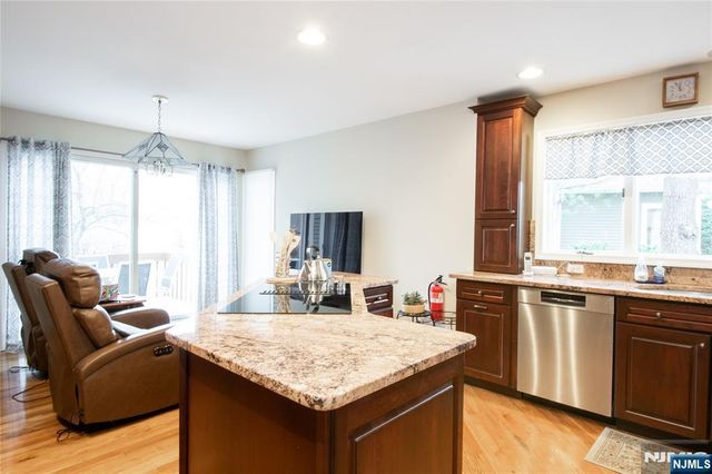 28 Old Fourth Drive, Jefferson Township, NJ 07438