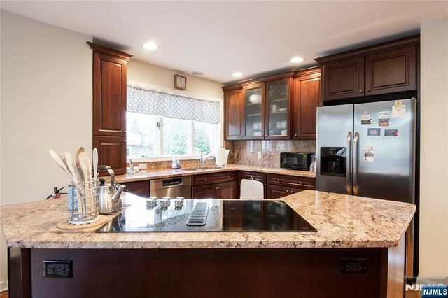 28 Old Fourth Drive, Jefferson Township, NJ 07438