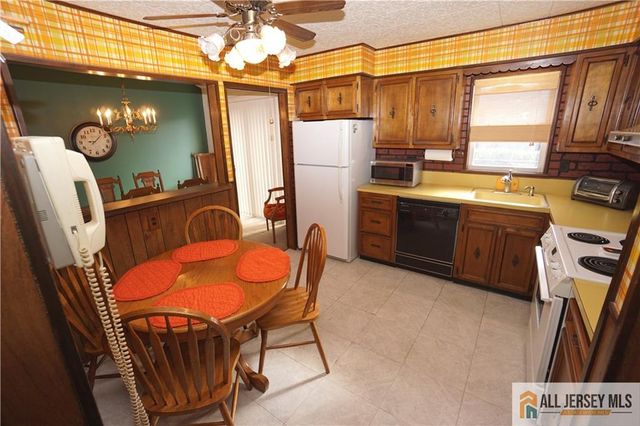 32 Predmore Avenue, Colonia, NJ 07067