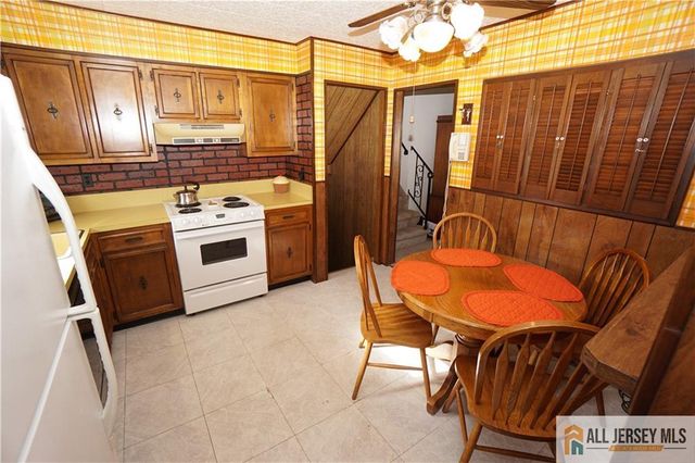 32 Predmore Avenue, Colonia, NJ 07067