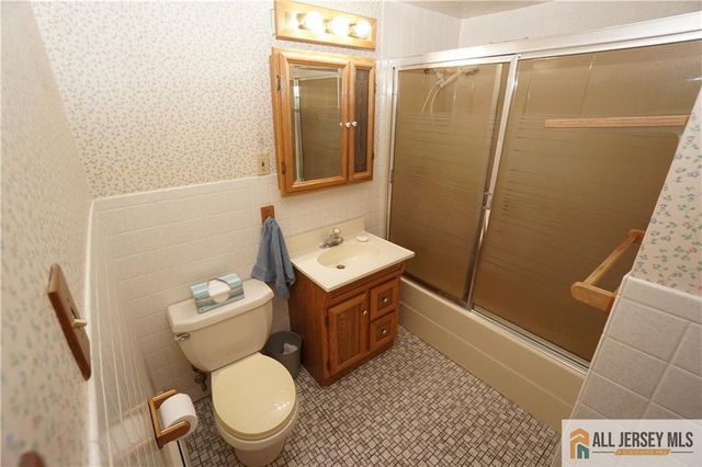 32 Predmore Avenue, Colonia, NJ 07067