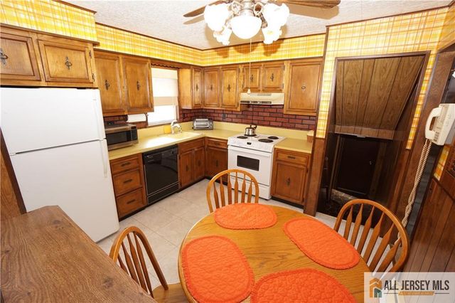 32 Predmore Avenue, Colonia, NJ 07067