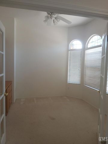 4000 Bridgewater Way, Bakersfield, CA 93313