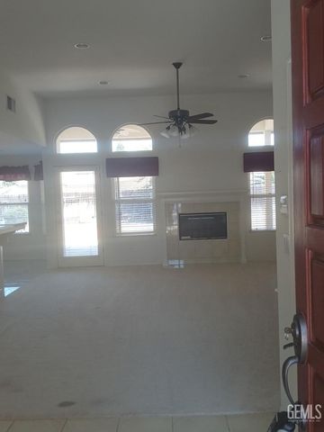 4000 Bridgewater Way, Bakersfield, CA 93313