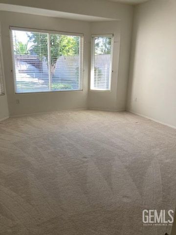 4000 Bridgewater Way, Bakersfield, CA 93313