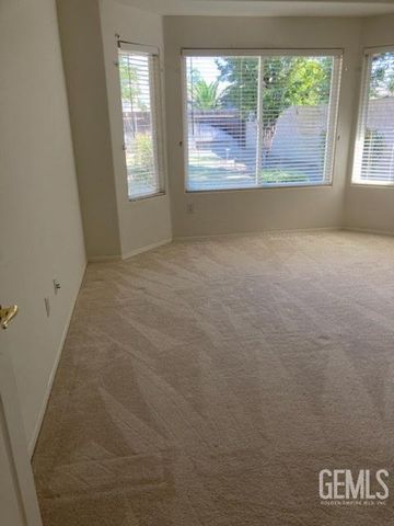 4000 Bridgewater Way, Bakersfield, CA 93313