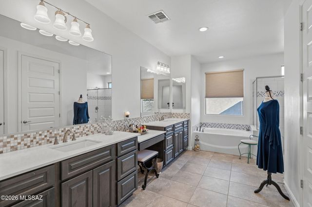 2324 E Dream Catcher Drive, Green Valley, AZ 85614