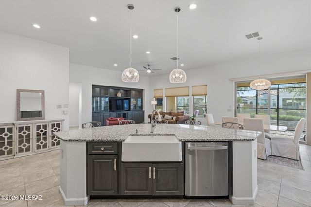 2324 E Dream Catcher Drive, Green Valley, AZ 85614
