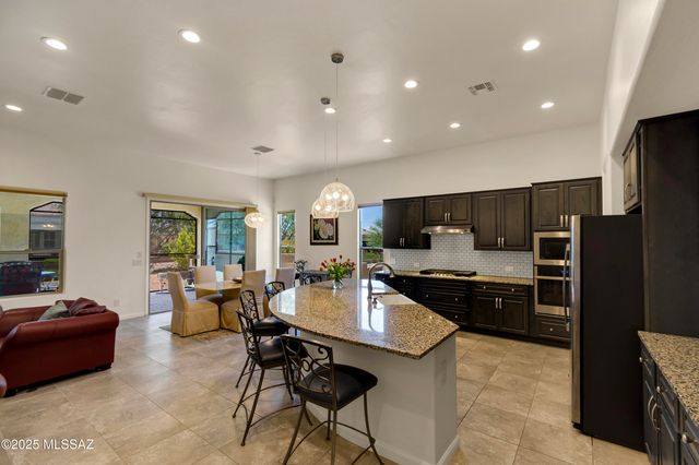 2324 E Dream Catcher Drive, Green Valley, AZ 85614