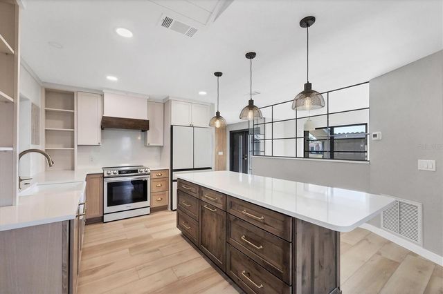 404 FIRETHORN AVENUE, Englewood, FL 34223