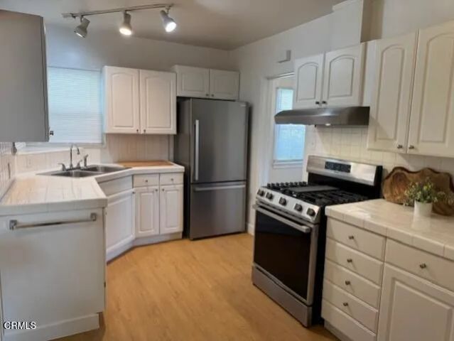 2513 Foothill Boulevard, La Crescenta, CA 91214