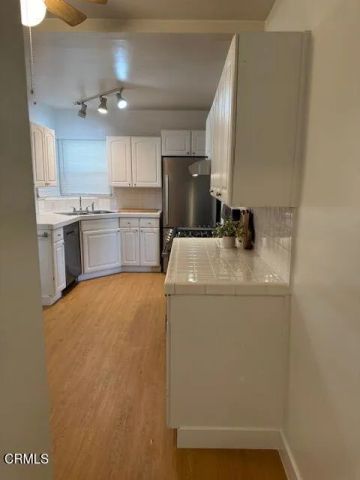 2513 Foothill Boulevard, La Crescenta, CA 91214