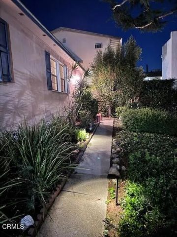 2513 Foothill Boulevard, La Crescenta, CA 91214