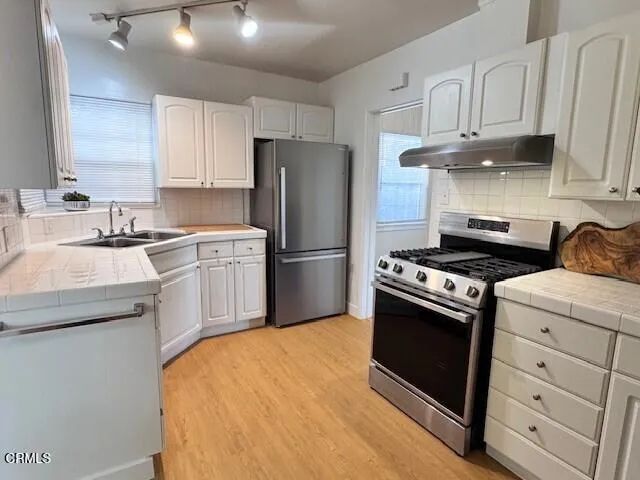 2513 Foothill Boulevard, La Crescenta, CA 91214