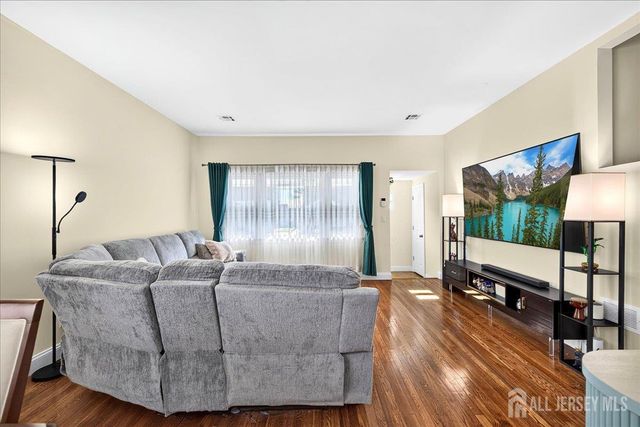 73 Ethel Street, Menlo Park Terrace, NJ 08840