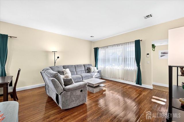 73 Ethel Street, Menlo Park Terrace, NJ 08840