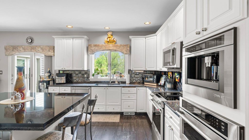 Image 16 of property listing at 7414 LONGFIELD DR, Kingsville, MD 21087