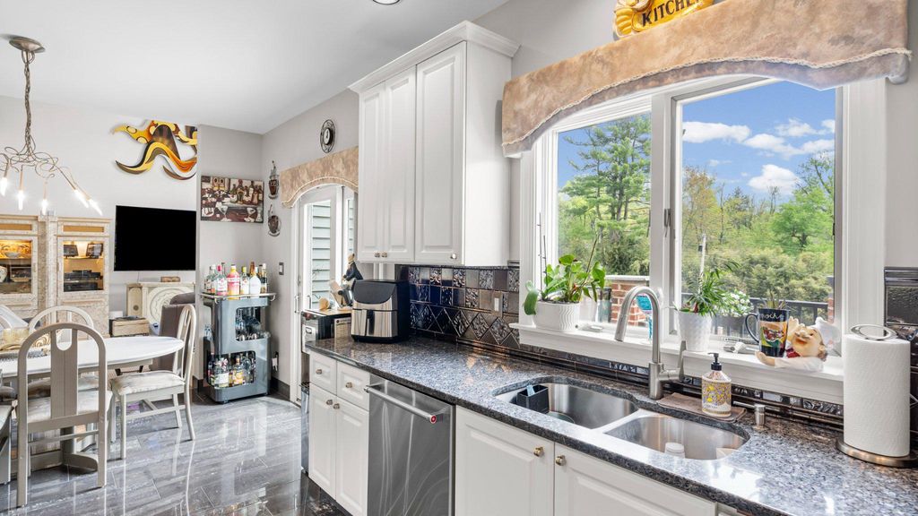 Image 18 of property listing at 7414 LONGFIELD DR, Kingsville, MD 21087