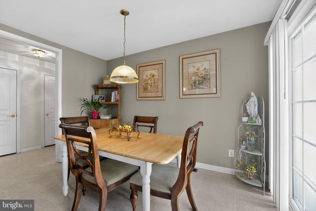 10 CROFT DR, Fountainville, PA 18923