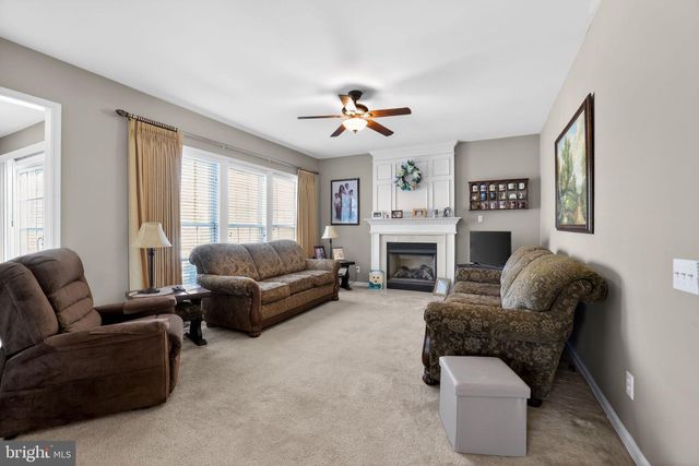 10 CROFT DR, Fountainville, PA 18923