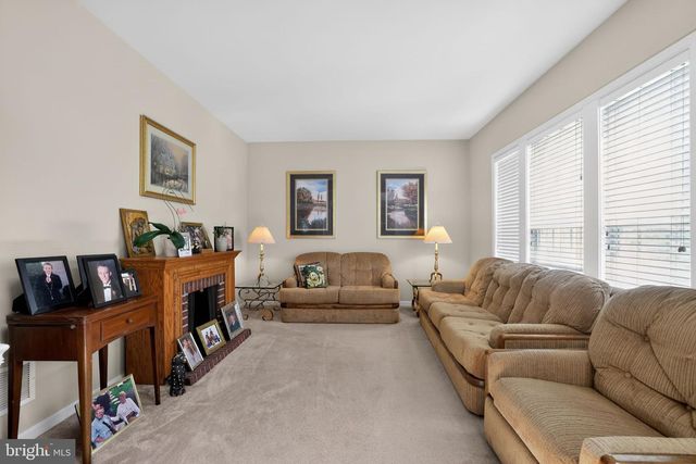 10 CROFT DR, Fountainville, PA 18923