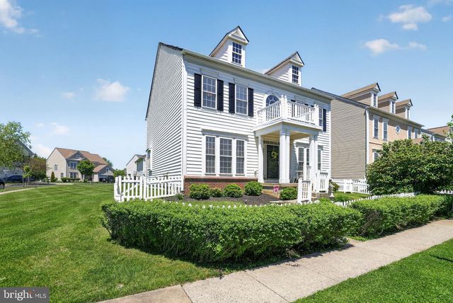 10 CROFT DR, Fountainville, PA 18923